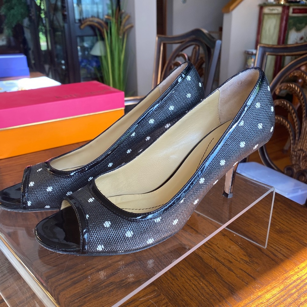KATE SPADE size 8 Black/white woven fabric/leather kitten open toe Italian pumps